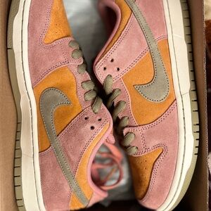 Nike Dunks Red Stardust